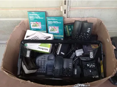 LOTE 303 - 01 CAIXAS COM VÁRIOS APARELHOS TELEFÔNICO FIXO (NO ESTADO) ATENÇÃO! FAZER A VISITAÇÃO ANTES DE ARREMATAR, NÃO SABEMOS SE FUNCIONA. LEILÃO NÃO TEM GARANTIA E NEM DEVOLUÇÃO, SUJEITO A POSSÍVEIS AVARIAS VISÍVEIS/OCULTAS E/OU AUSÊNCIA DE COMPONENTES.