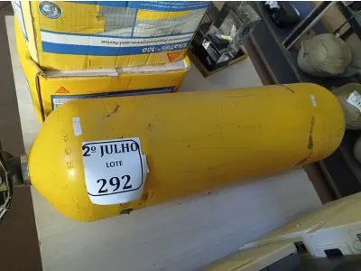 LOTE 292 - 01 CILINDRO GNV PARA CARRO (NO ESTADO) ATENÇÃO! FAZER A VISITAÇÃO ANTES DE ARREMATAR, NÃO SABEMOS SE FUNCIONA. LEILÃO NÃO TEM GARANTIA E NEM DEVOLUÇÃO, SUJEITO A POSSÍVEIS AVARIAS VISÍVEIS/OCULTAS E/OU AUSÊNCIA DE COMPONENTES.
