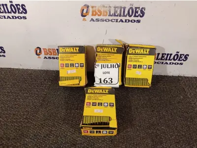 LOTE 163 - 04 CAIXA DE GRAMPOS 18 GA ¼” NARROW CROWN STAPLES (NO ESTADO) ATENÇÃO! FAZER A VISITAÇÃO ANTES DE ARREMATAR, NÃO SABEMOS SE FUNCIONA. LEILÃO NÃO TEM GARANTIA E NEM DEVOLUÇÃO, SUJEITO A POSSÍVEIS AVARIAS VISÍVEIS/OCULTAS E/OU AUSÊNCIA DE COMPONENTES.