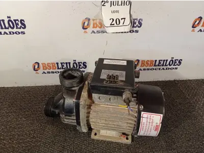 LOTE 207 - 01 BOMBA D’ÁGUA (NO ESTADO) ATENÇÃO! FAZER A VISITAÇÃO ANTES DE ARREMATAR, NÃO SABEMOS SE FUNCIONA. LEILÃO NÃO TEM GARANTIA E NEM DEVOLUÇÃO, SUJEITO A POSSÍVEIS AVARIAS VISÍVEIS/OCULTAS E/OU AUSÊNCIA DE COMPONENTES.