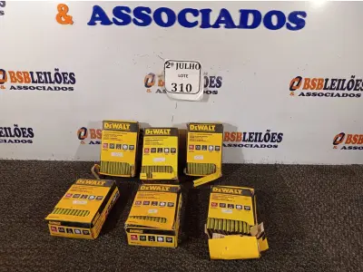 LOTE 310 - 06 CAIXA DE GRAMPOS 18 GA ¼” NARROW CROWN STAPLES (NO ESTADO) ATENÇÃO! FAZER A VISITAÇÃO ANTES DE ARREMATAR, NÃO SABEMOS SE FUNCIONA. LEILÃO NÃO TEM GARANTIA E NEM DEVOLUÇÃO, SUJEITO A POSSÍVEIS AVARIAS VISÍVEIS/OCULTAS E/OU AUSÊNCIA DE COMPONENTES.
