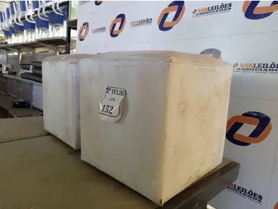 LOTE 152 - 02 PUFS (NO ESTADO) ATENÇÃO! FAZER A VISITAÇÃO ANTES DE ARREMATAR, NÃO SABEMOS SE FUNCIONA. LEILÃO NÃO TEM GARANTIA E NEM DEVOLUÇÃO, SUJEITO A POSSÍVEIS AVARIAS VISÍVEIS/OCULTAS E/OU AUSÊNCIA DE COMPONENTES.