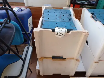 LOTE 325 - 02 CAIXAS COM GELO REUTILIZÁVEL (NO ESTADO) ATENÇÃO! FAZER A VISITAÇÃO ANTES DE ARREMATAR, NÃO SABEMOS SE FUNCIONA. LEILÃO NÃO TEM GARANTIA E NEM DEVOLUÇÃO, SUJEITO A POSSÍVEIS AVARIAS VISÍVEIS/OCULTAS E/OU AUSÊNCIA DE COMPONENTES.