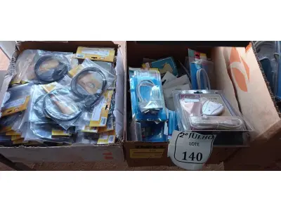 LOTE 140 - CAIXAS COM CABOS E ADAPTADORES (NO ESTADO) ATENÇÃO! FAZER A VISITAÇÃO ANTES DE ARREMATAR, NÃO SABEMOS SE FUNCIONA. LEILÃO NÃO TEM GARANTIA E NEM DEVOLUÇÃO, SUJEITO A POSSÍVEIS AVARIAS VISÍVEIS/OCULTAS E/OU AUSÊNCIA DE COMPONENTES.