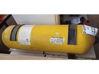 LOTE 223 - 01 CILINDRO GNV PARA CARRO (NO ESTADO) ATENÇÃO! FAZER A VISITAÇÃO ANTES DE ARREMATAR, NÃO SABEMOS SE FUNCIONA. LEILÃO NÃO TEM GARANTIA E NEM DEVOLUÇÃO, SUJEITO A POSSÍVEIS AVARIAS VISÍVEIS/OCULTAS E/OU AUSÊNCIA DE COMPONENTES.