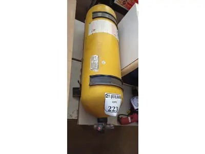 LOTE 223 - 01 CILINDRO GNV PARA CARRO (NO ESTADO) ATENÇÃO! FAZER A VISITAÇÃO ANTES DE ARREMATAR, NÃO SABEMOS SE FUNCIONA. LEILÃO NÃO TEM GARANTIA E NEM DEVOLUÇÃO, SUJEITO A POSSÍVEIS AVARIAS VISÍVEIS/OCULTAS E/OU AUSÊNCIA DE COMPONENTES.