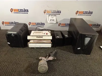 LOTE 254 - 01 SELADORA PEQUENA ,02 BATERIAS PARA NOBREAK ,01 ESTABILIZADOR E 01 NOBREAK (NO ESTADO) ATENÇÃO! FAZER A VISITAÇÃO ANTES DE ARREMATAR, NÃO SABEMOS SE FUNCIONA. LEILÃO NÃO TEM GARANTIA E NEM DEVOLUÇÃO, SUJEITO A POSSÍVEIS AVARIAS VISÍVEIS/OCULTAS E/OU AUSÊNCIA DE COMPONENTES.