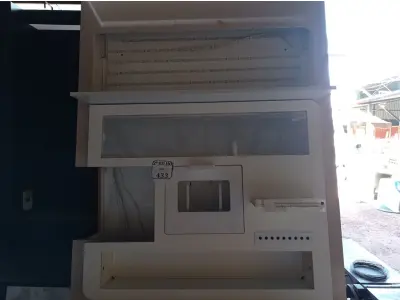 LOTE 433 - 01 EXPOSITOR PARA LOJA (NO ESTADO) ATENÇÃO! FAZER A VISITAÇÃO ANTES DE ARREMATAR, NÃO SABEMOS SE FUNCIONA. LEILÃO NÃO TEM GARANTIA E NEM DEVOLUÇÃO, SUJEITO A POSSÍVEIS AVARIAS VISÍVEIS/OCULTAS E/OU AUSÊNCIA DE COMPONENTES.