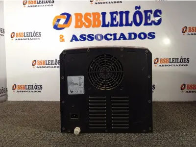 LOTE 213 - 01 MÁQUINA DE GELO BOM CHEFF. (NO ESTADO) ATENÇÃO! FAZER A VISITAÇÃO ANTES DE ARREMATAR, NÃO SABEMOS SE FUNCIONA. LEILÃO NÃO TEM GARANTIA E NEM DEVOLUÇÃO, SUJEITO A POSSÍVEIS AVARIAS VISÍVEIS/OCULTAS E/OU AUSÊNCIA DE COMPONENTES.