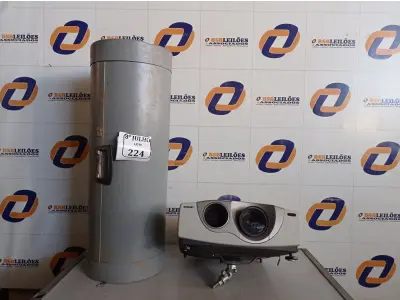 LOTE 224 - 01 PROJETOR MULTIMÍDIA MARCA SONY COM TELA. (NO ESTADO) ATENÇÃO! FAZER A VISITAÇÃO ANTES DE ARREMATAR, NÃO SABEMOS SE FUNCIONA. LEILÃO NÃO TEM GARANTIA E NEM DEVOLUÇÃO, SUJEITO A POSSÍVEIS AVARIAS VISÍVEIS/OCULTAS E/OU AUSÊNCIA DE COMPONENTES.