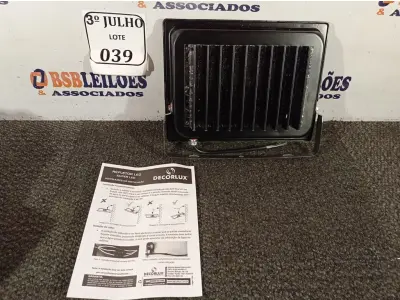 LOTE 039 - 01 REFLETOR DECORLED SUPERLED 220V 100W LUZ BRANCA DECORLUX NOVO. (NO ESTADO)