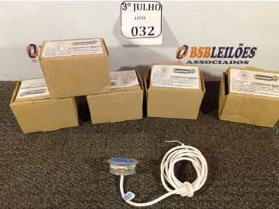 LOTE 032 - 05 REFLETORES CRISTAL POWER 13W RGB CABO 1,75MT – SUMMERS NOVO. (NO ESTADO)