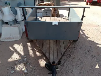 LOTE 327 - 01 REBOQUE PEQUENO COM ASSOALHO EM IPÊ (SEM DOCUMENTO) (NO ESTADO) ATENÇÃO! FAZER A VISITAÇÃO ANTES DE ARREMATAR, NÃO SABEMOS SE FUNCIONA. LEILÃO NÃO TEM GARANTIA E NEM DEVOLUÇÃO, SUJEITO A POSSÍVEIS AVARIAS VISÍVEIS/OCULTAS E/OU AUSÊNCIA DE COMPONENTES.