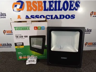 LOTE 056 - 01 REFLETOR TR LED 100W 3000K PRETO – TASHIBRA NOVO. (NO ESTADO)