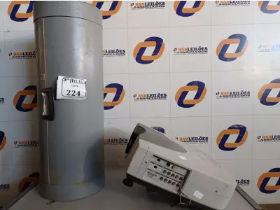 LOTE 224 - 01 PROJETOR MULTIMÍDIA MARCA SONY COM TELA. (NO ESTADO) ATENÇÃO! FAZER A VISITAÇÃO ANTES DE ARREMATAR, NÃO SABEMOS SE FUNCIONA. LEILÃO NÃO TEM GARANTIA E NEM DEVOLUÇÃO, SUJEITO A POSSÍVEIS AVARIAS VISÍVEIS/OCULTAS E/OU AUSÊNCIA DE COMPONENTES.