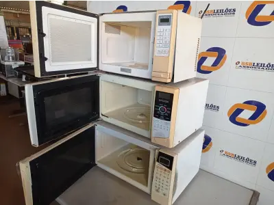 LOTE 237 - 03 MICRO-ONDAS PARA RETIRADA DE PEÇAS SEM PRATO. (NO ESTADO) ATENÇÃO! FAZER A VISITAÇÃO ANTES DE ARREMATAR, NÃO SABEMOS SE FUNCIONA. LEILÃO NÃO TEM GARANTIA E NEM DEVOLUÇÃO, SUJEITO A POSSÍVEIS AVARIAS VISÍVEIS/OCULTAS E/OU AUSÊNCIA DE COMPONENTES.