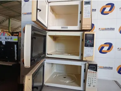LOTE 237 - 03 MICRO-ONDAS PARA RETIRADA DE PEÇAS SEM PRATO. (NO ESTADO) ATENÇÃO! FAZER A VISITAÇÃO ANTES DE ARREMATAR, NÃO SABEMOS SE FUNCIONA. LEILÃO NÃO TEM GARANTIA E NEM DEVOLUÇÃO, SUJEITO A POSSÍVEIS AVARIAS VISÍVEIS/OCULTAS E/OU AUSÊNCIA DE COMPONENTES.