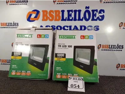 LOTE 054 - 02 REFLETORES TR LED 100W 3000K PRETO – TASHIBRA NOVO. (NO ESTADO)