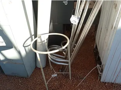 LOTE 176 - 06 CORRIMÕES DE PISCINA DE 2,00M. (NO ESTADO) ATENÇÃO! FAZER A VISITAÇÃO ANTES DE ARREMATAR, NÃO SABEMOS SE FUNCIONA. LEILÃO NÃO TEM GARANTIA E NEM DEVOLUÇÃO, SUJEITO A POSSÍVEIS AVARIAS VISÍVEIS/OCULTAS E/OU AUSÊNCIA DE COMPONENTES.