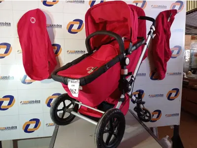 LOTE 062 - 01 CARRINHO DE BEBÊ - BUGABOO CAMELEON PLUS - CLÁSSICO E PASSEIO - VERMELHO/PRETO.  (NO ESTADO)