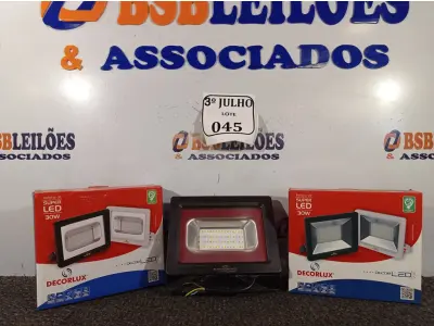 LOTE 045 - 03 REFLETORES DECORLED SUPERLED 220V 30W LUZ BRANCA PT DECORLUX NOVO. (NO ESTADO)