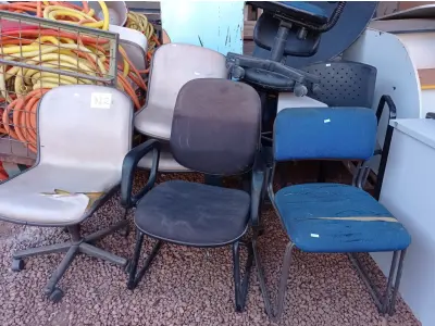 LOTE 312 - 11 CADEIRAS DIVERSAS. (NO ESTADO) ATENÇÃO! FAZER A VISITAÇÃO ANTES DE ARREMATAR, NÃO SABEMOS SE FUNCIONA. LEILÃO NÃO TEM GARANTIA E NEM DEVOLUÇÃO, SUJEITO A POSSÍVEIS AVARIAS VISÍVEIS/OCULTAS E/OU AUSÊNCIA DE COMPONENTES.