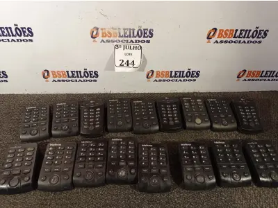 LOTE 244 - 01 LOTE COM HEADSETS MARCAS E MODELOS DIVERSOS. (NO ESTADO) ATENÇÃO! FAZER A VISITAÇÃO ANTES DE ARREMATAR, NÃO SABEMOS SE FUNCIONA. LEILÃO NÃO TEM GARANTIA E NEM DEVOLUÇÃO, SUJEITO A POSSÍVEIS AVARIAS VISÍVEIS/OCULTAS E/OU AUSÊNCIA DE COMPONENTES.