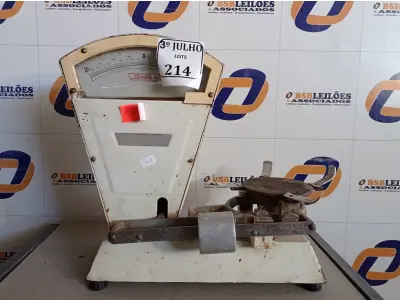 LOTE 214 - 01 BALANÇA ANTIGA COM CAPACIDADE MÁXIMA DE 10 KG INCOMPLETA. (NO ESTADO) ATENÇÃO! FAZER A VISITAÇÃO ANTES DE ARREMATAR, NÃO SABEMOS SE FUNCIONA. LEILÃO NÃO TEM GARANTIA E NEM DEVOLUÇÃO, SUJEITO A POSSÍVEIS AVARIAS VISÍVEIS/OCULTAS E/OU AUSÊNCIA DE COMPONENTES.