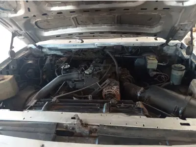 LOTE 010 - 01 CAMINHÃO FORD/F4000 TURBO 4.3T, MOTOR X10 MWM DIESEL, ANO 1997/97, COR PRATA, SEM DÉBITOS , ESTA COM ENTRADA DE AR.(NO ESTADO)