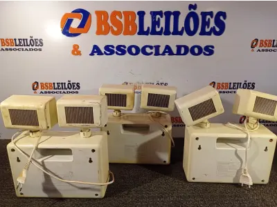LOTE 193 - 02 LUMINÁRIAS DE EMERGÊNCIA DE LED. (NO ESTADO) ATENÇÃO! FAZER A VISITAÇÃO ANTES DE ARREMATAR, NÃO SABEMOS SE FUNCIONA. LEILÃO NÃO TEM GARANTIA E NEM DEVOLUÇÃO, SUJEITO A POSSÍVEIS AVARIAS VISÍVEIS/OCULTAS E/OU AUSÊNCIA DE COMPONENTES.