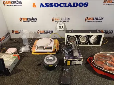 LOTE 201 - 01 CABO PARA CHUPETA, 01 SOM AUTOMOTIVO, 02 BALANÇAS DE PRECISÃO, 01 PROJETOR A LASER STAR LIGHT E 01 BOMBA PARA EXTRAÇÃO DE LEITE (NO ESTADO) ATENÇÃO! FAZER A VISITAÇÃO ANTES DE ARREMATAR, NÃO SABEMOS SE FUNCIONA. LEILÃO NÃO TEM GARANTIA E NEM DEVOLUÇÃO, SUJEITO A POSSÍVEIS AVARIAS VISÍVEIS/OCULTAS E/OU AUSÊNCIA DE COMPONENTES.