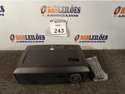 LOTE 243 - 01 PROJETOR MULTIMIDIA MARCA DELL COM CONTROLE 387 HORAS DE USO SEM CABO DE FORÇA 220V. (NO ESTADO) ATENÇÃO! FAZER A VISITAÇÃO ANTES DE ARREMATAR, NÃO SABEMOS SE FUNCIONA. LEILÃO NÃO TEM GARANTIA E NEM DEVOLUÇÃO, SUJEITO A POSSÍVEIS AVARIAS VISÍVEIS/OCULTAS E/OU AUSÊNCIA DE COMPONENTES.