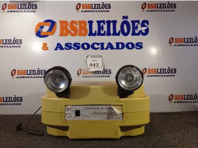 LOTE 042 - 01 LUMINÁRIA DE EMERGÊNCIA SEM BATERIA BLH. (NO ESTADO) ATENÇÃO! FAZER A VISITAÇÃO ANTES DE ARREMATAR, NÃO SABEMOS SE FUNCIONA. LEILÃO NÃO TEM GARANTIA E NEM DEVOLUÇÃO, SUJEITO A POSSÍVEIS AVARIAS VISÍVEIS/OCULTAS E/OU AUSÊNCIA DE COMPONENTES.
