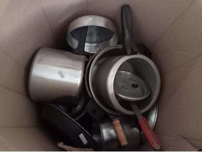 LOTE 198 - 01 LOTE COM PANELAS DIVERSAS. (NO ESTADO) ATENÇÃO! FAZER A VISITAÇÃO ANTES DE ARREMATAR, NÃO SABEMOS SE FUNCIONA. LEILÃO NÃO TEM GARANTIA E NEM DEVOLUÇÃO, SUJEITO A POSSÍVEIS AVARIAS VISÍVEIS/OCULTAS E/OU AUSÊNCIA DE COMPONENTES.