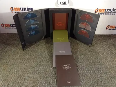 LOTE 160 - 01 ESTOJO DE LUXO COM 09CDS + 04 LIVROS MARIO HENRIQUE SIMONSEN-OPERA. (NO ESTADO) ATENÇÃO! FAZER A VISITAÇÃO ANTES DE ARREMATAR, NÃO SABEMOS SE FUNCIONA. LEILÃO NÃO TEM GARANTIA E NEM DEVOLUÇÃO, SUJEITO A POSSÍVEIS AVARIAS VISÍVEIS/OCULTAS E/OU AUSÊNCIA DE COMPONENTES.