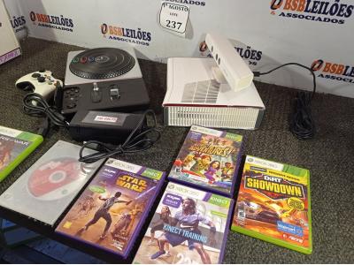 LOTE 237 - 01 XBOX COM KINECT COM FONTE, 01 CONTROLE, 01 DJ HERO E 05 JOGOS.   (NO ESTADO) ATENÇÃO! FAZER A VISITAÇÃO ANTES DE ARREMATAR, NÃO SABEMOS SE FUNCIONA. LEILÃO NÃO TEM GARANTIA E NEM DEVOLUÇÃO, SUJEITO A POSSÍVEIS AVARIAS VISÍVEIS/OCULTAS E/OU AUSÊNCIA DE COMPONENTES.