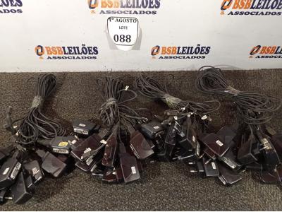LOTE 088 - 01 CAIXA COM APROXIMADAMENTE 40 CARREGADORES PARA CELULARES DIVERSOS. (NO ESTADO) ATENÇÃO! FAZER A VISITAÇÃO ANTES DE ARREMATAR, NÃO SABEMOS SE FUNCIONA. LEILÃO NÃO TEM GARANTIA E NEM DEVOLUÇÃO, SUJEITO A POSSÍVEIS AVARIAS VISÍVEIS/OCULTAS E/OU AUSÊNCIA DE COMPONENTES.