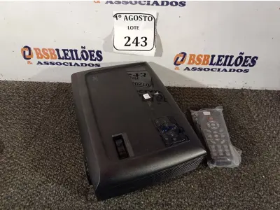 LOTE 243 - 01 PROJETOR MULTIMIDIA MARCA DELL COM CONTROLE 387 HORAS DE USO SEM CABO DE FORÇA 220V. (NO ESTADO) ATENÇÃO! FAZER A VISITAÇÃO ANTES DE ARREMATAR, NÃO SABEMOS SE FUNCIONA. LEILÃO NÃO TEM GARANTIA E NEM DEVOLUÇÃO, SUJEITO A POSSÍVEIS AVARIAS VISÍVEIS/OCULTAS E/OU AUSÊNCIA DE COMPONENTES.