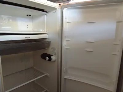 LOTE 452 - 01 GELADEIRA CONSUL 280 (NO ESTADO) ATENÇÃO! FAZER A VISITAÇÃO ANTES DE ARREMATAR, NÃO SABEMOS SE FUNCIONA. LEILÃO NÃO TEM GARANTIA E NEM DEVOLUÇÃO, SUJEITO A POSSÍVEIS AVARIAS VISÍVEIS/OCULTAS E/OU AUSÊNCIA DE COMPONENTES.