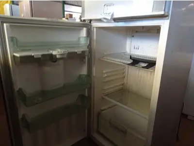 LOTE 444 - 01 GELADEIRA DUPLEX BRASTEMP 220VOLTS. (NO ESTADO) ATENÇÃO! FAZER A VISITAÇÃO ANTES DE ARREMATAR, NÃO SABEMOS SE FUNCIONA. LEILÃO NÃO TEM GARANTIA E NEM DEVOLUÇÃO, SUJEITO A POSSÍVEIS AVARIAS VISÍVEIS/OCULTAS E/OU AUSÊNCIA DE COMPONENTES.