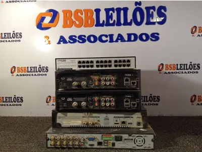 LOTE 428 - 01 DVR, 01 SWITCH E 03 APARELHOS DE SATÉLITE. (NO ESTADO) ATENÇÃO! FAZER A VISITAÇÃO ANTES DE ARREMATAR, NÃO SABEMOS SE FUNCIONA. LEILÃO NÃO TEM GARANTIA E NEM DEVOLUÇÃO, SUJEITO A POSSÍVEIS AVARIAS VISÍVEIS/OCULTAS E/OU AUSÊNCIA DE COMPONENTES.