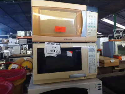 LOTE 402 - 03 MICRO-ONDAS SEM PRATOS. (NO ESTADO) ATENÇÃO! FAZER A VISITAÇÃO ANTES DE ARREMATAR, NÃO SABEMOS SE FUNCIONA. LEILÃO NÃO TEM GARANTIA E NEM DEVOLUÇÃO, SUJEITO A POSSÍVEIS AVARIAS VISÍVEIS/OCULTAS E/OU AUSÊNCIA DE COMPONENTES.
