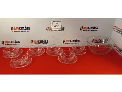 LOTE 030 - 01 TIGELA COM 06 PRATOS DE SOBREMESA E 06 BOLIS DESENHO DE FOLHAS. (NO ESTADO EM QUE SE ENCONTRA) ATENÇÃO! FAZER A VISITAÇÃO ANTES DE ARREMATAR, NÃO SABEMOS SE FUNCIONA. LEILÃO NÃO TEM GARANTIA E NEM DEVOLUÇÃO, SUJEITO A POSSÍVEIS AVARIAS VISÍVEIS/OCULTAS E/OU AUSÊNCIA DE COMPONENTES.  