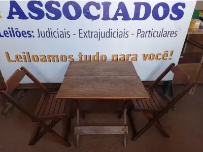 LOTE 400 - 01 MESA COM 04 CADEIRAS COM AVARIAS EM MADEIRA DOBRÁVEL. (NO ESTADO) ATENÇÃO! FAZER A VISITAÇÃO ANTES DE ARREMATAR, NÃO SABEMOS SE FUNCIONA. LEILÃO NÃO TEM GARANTIA E NEM DEVOLUÇÃO, SUJEITO A POSSÍVEIS AVARIAS VISÍVEIS/OCULTAS E/OU AUSÊNCIA DE COMPONENTES.
