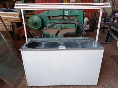 LOTE 529 - 01 CARRINHO PARA CALDOS.  (NO ESTADO) ATENÇÃO! FAZER A VISITAÇÃO ANTES DE ARREMATAR, NÃO SABEMOS SE FUNCIONA. LEILÃO NÃO TEM GARANTIA E NEM DEVOLUÇÃO, SUJEITO A POSSÍVEIS AVARIAS VISÍVEIS/OCULTAS E/OU AUSÊNCIA DE COMPONENTES.