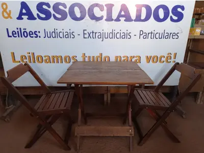 LOTE 400 - 01 MESA COM 04 CADEIRAS COM AVARIAS EM MADEIRA DOBRÁVEL. (NO ESTADO) ATENÇÃO! FAZER A VISITAÇÃO ANTES DE ARREMATAR, NÃO SABEMOS SE FUNCIONA. LEILÃO NÃO TEM GARANTIA E NEM DEVOLUÇÃO, SUJEITO A POSSÍVEIS AVARIAS VISÍVEIS/OCULTAS E/OU AUSÊNCIA DE COMPONENTES.
