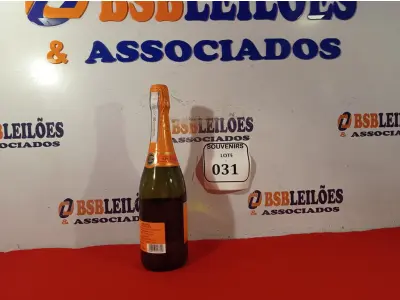 LOTE 031 -  01 GARRAFA DE ESPUMANTE SPERONE PROSECCO BRUT 75 CL LACRADO. (NO ESTADO EM QUE SE ENCONTRA) ATENÇÃO! FAZER A VISITAÇÃO ANTES DE ARREMATAR, NÃO SABEMOS SE FUNCIONA. LEILÃO NÃO TEM GARANTIA E NEM DEVOLUÇÃO, SUJEITO A POSSÍVEIS AVARIAS VISÍVEIS/OCULTAS E/OU AUSÊNCIA DE COMPONENTES.  