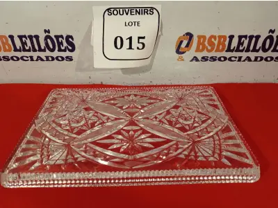 LOTE 015 - 01 BANDEJA CRISTAL BOHEMIA. (NO ESTADO EM QUE SE ENCONTRA) ATENÇÃO! FAZER A VISITAÇÃO ANTES DE ARREMATAR, NÃO SABEMOS SE FUNCIONA. LEILÃO NÃO TEM GARANTIA E NEM DEVOLUÇÃO, SUJEITO A POSSÍVEIS AVARIAS VISÍVEIS/OCULTAS E/OU AUSÊNCIA DE COMPONENTES.