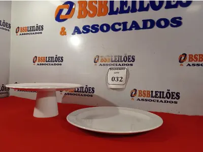 LOTE 032 - 01 BAILARINA PARA BOLO E 01 PRATO EM PORCELANA. (NO ESTADO EM QUE SE ENCONTRA) ATENÇÃO! FAZER A VISITAÇÃO ANTES DE ARREMATAR, NÃO SABEMOS SE FUNCIONA. LEILÃO NÃO TEM GARANTIA E NEM DEVOLUÇÃO, SUJEITO A POSSÍVEIS AVARIAS VISÍVEIS/OCULTAS E/OU AUSÊNCIA DE COMPONENTES.  