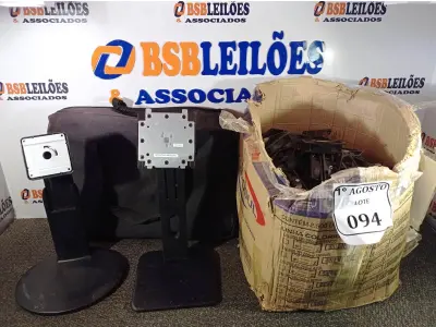 LOTE 094 - 01 BOLSA PARA TRANSPORTE DE PETS, 02 BASES DE MONITORES E 01 CAIXA COM COOLERS. (NO ESTADO) ATENÇÃO! FAZER A VISITAÇÃO ANTES DE ARREMATAR, NÃO SABEMOS SE FUNCIONA. LEILÃO NÃO TEM GARANTIA E NEM DEVOLUÇÃO, SUJEITO A POSSÍVEIS AVARIAS VISÍVEIS/OCULTAS E/OU AUSÊNCIA DE COMPONENTES.